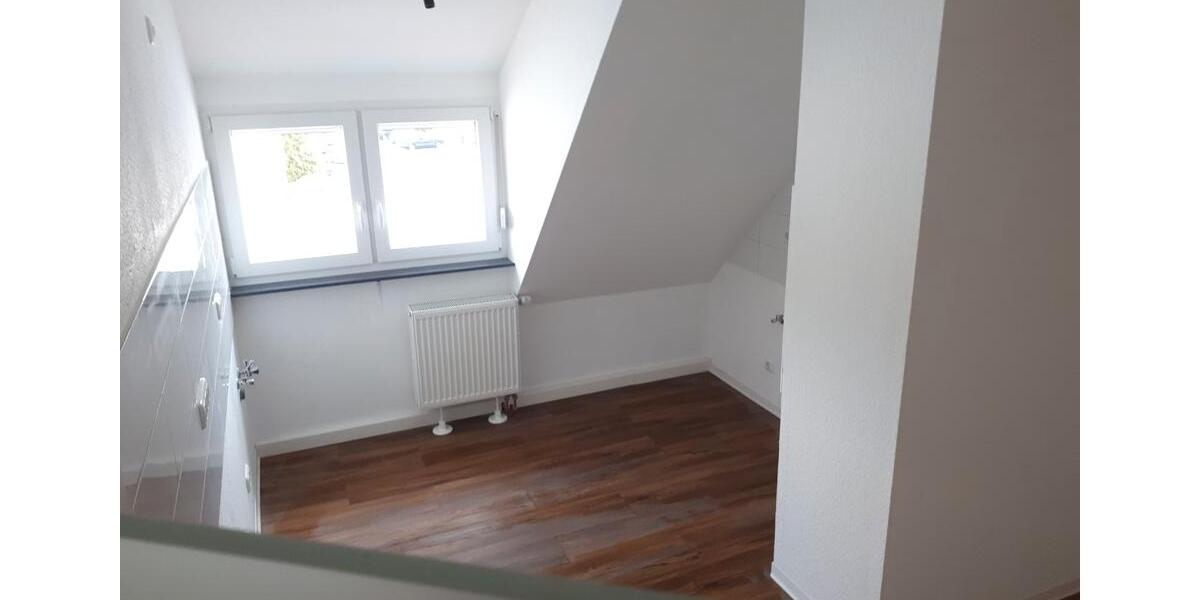 Dachgeschoßwohnung Bexbach - 4 Zimmer, 90 m&sup2;, 650&euro; | Angebot:26025748