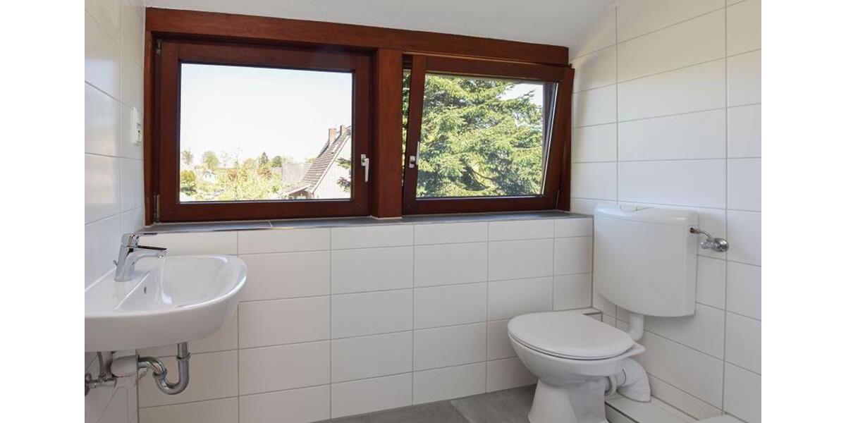 Einfamilienhaus Ahrensburg - 9 Zimmer, 170 m&sup2;, 2.600&euro; | Angebot:24800854