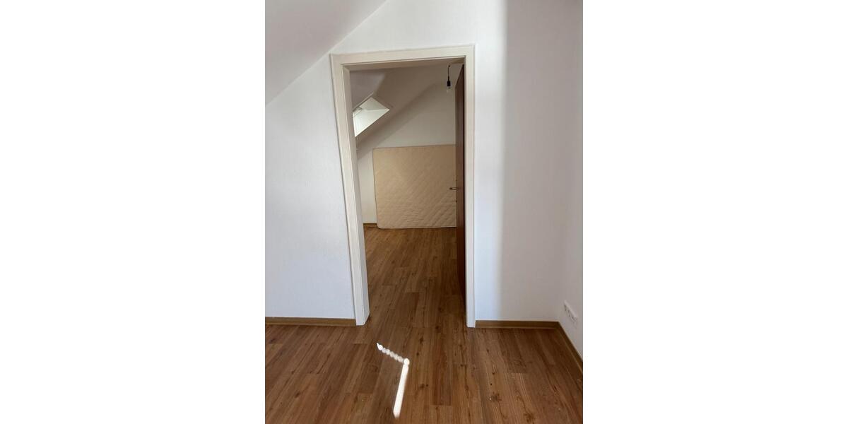 Dachgeschoßwohnung Stuttgart Feuerbach - 1 Zimmer, 28 m&sup2;, 900&euro; | Angebot:26698174