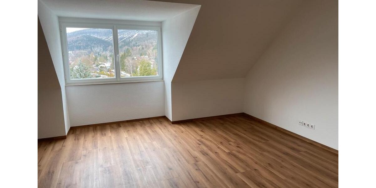 Dachgeschoßwohnung Suhl Aue 1 - 2.5 Zimmer, 75 m&sup2;, 593&euro; | Angebot:26004792