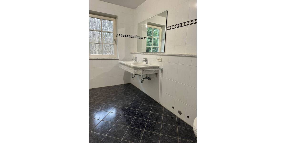 Etagenwohnung Grünwald - 4 Zimmer, 165 m&sup2;, 3.190&euro; | Angebot:24875673