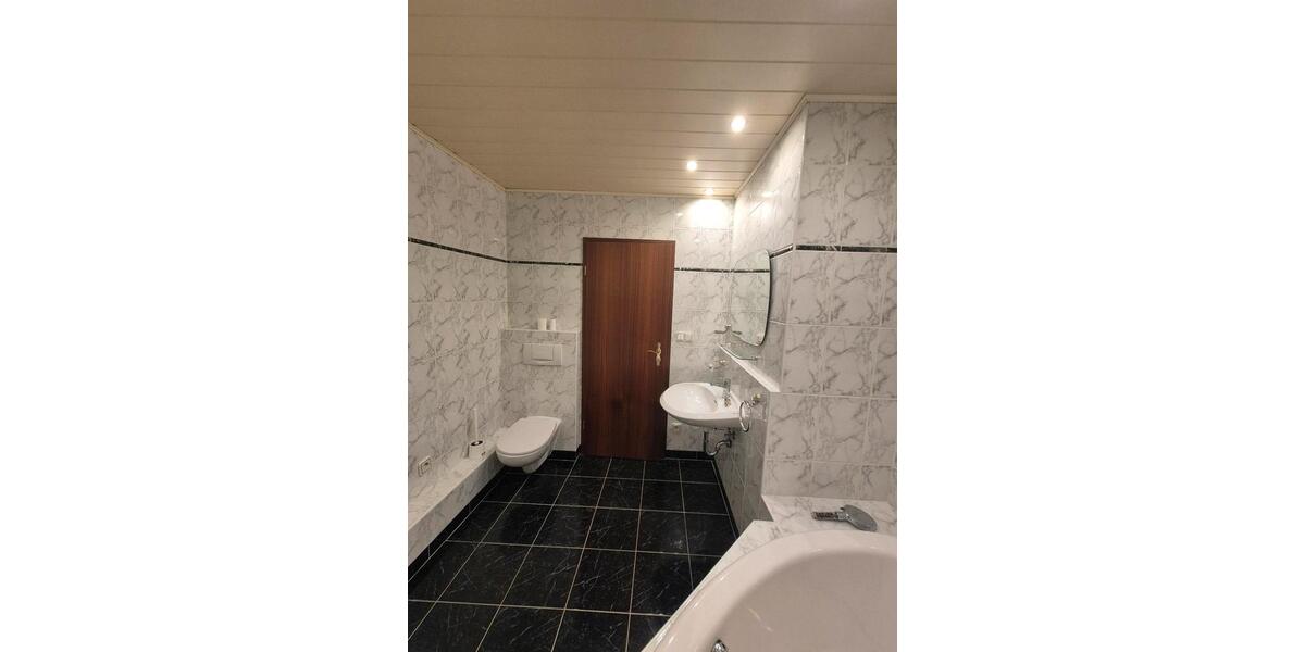 Dachgeschoßwohnung Duisburg Hochheide - 2 Zimmer, 90 m&sup2;, 896&euro; | Angebot:26068541