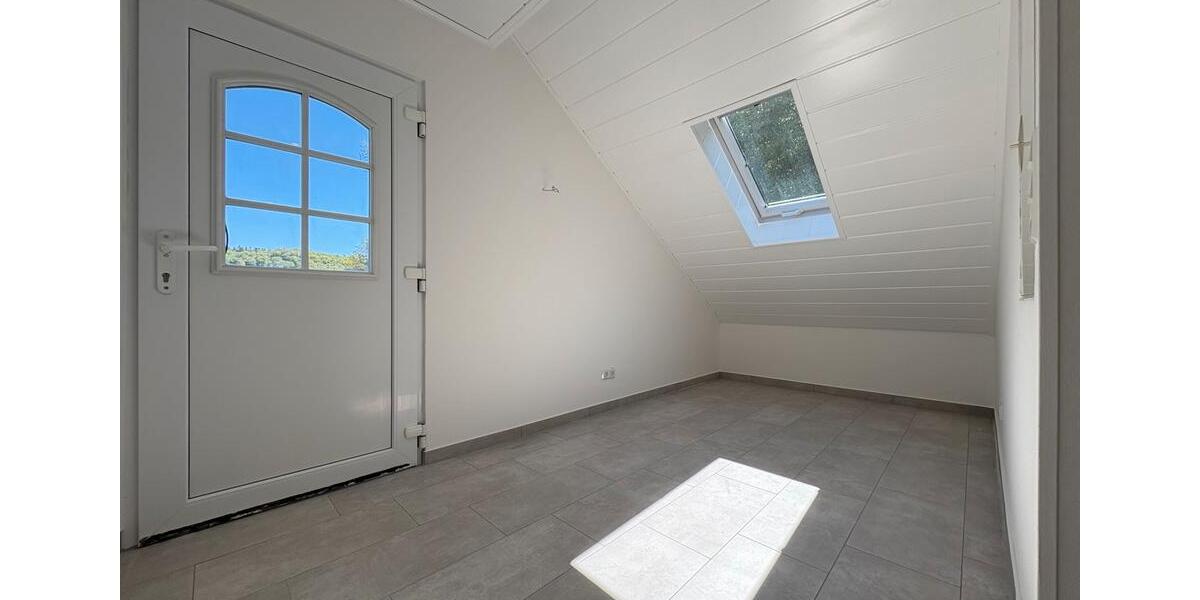 Dachgeschoßwohnung Dillenburg - 3.5 Zimmer, 94 m&sup2;, 890&euro; | Angebot:26665888