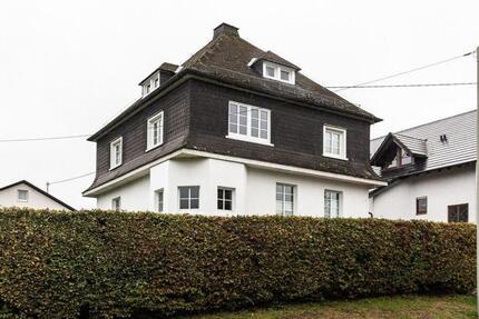 Haus Kirchhundem - 4 Zimmer, 127 m&sup2;, 1.300&euro; | Angebot:24659346