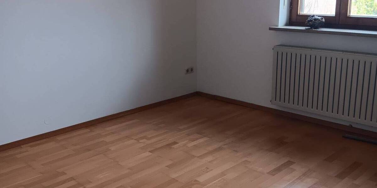 Etagenwohnung Kirchweidach - 3 Zimmer, 120 m&sup2;, 890&euro; | Angebot:24279205