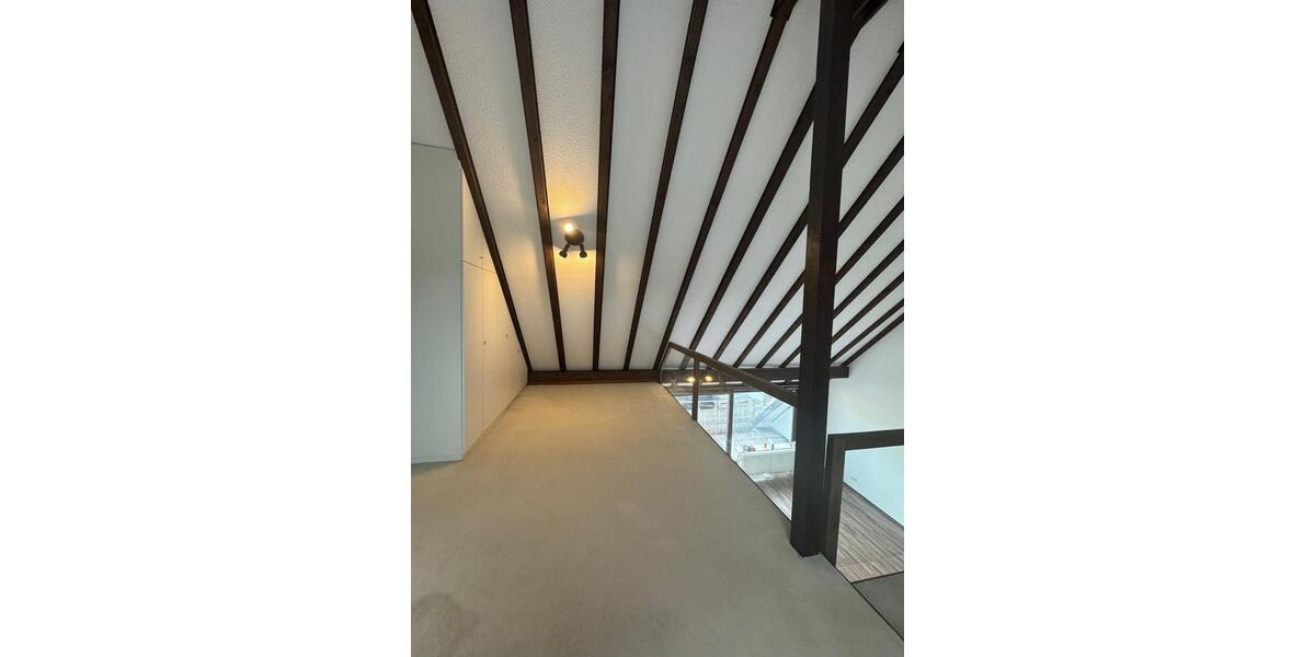 Dachgeschoßwohnung Düsseldorf Pempelfort - 3 Zimmer, 122 m&sup2;, 2.074&euro; | Angebot:25219719