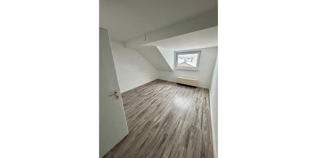 Dachgeschoßwohnung Wuppertal Eckbusch - 5 Zimmer, 90 m&sup2;, 900&euro; | Angebot:24434547