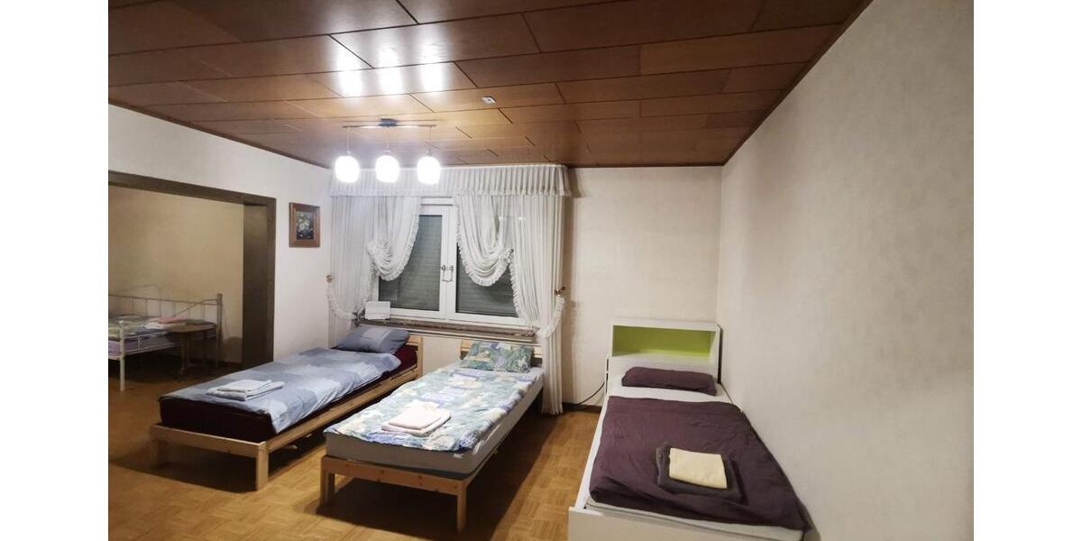 Wohnen auf Zeit Grevenbroich Neuenhausen - 8 Zimmer, 250 m&sup2;, 25&euro; | Angebot:25894365