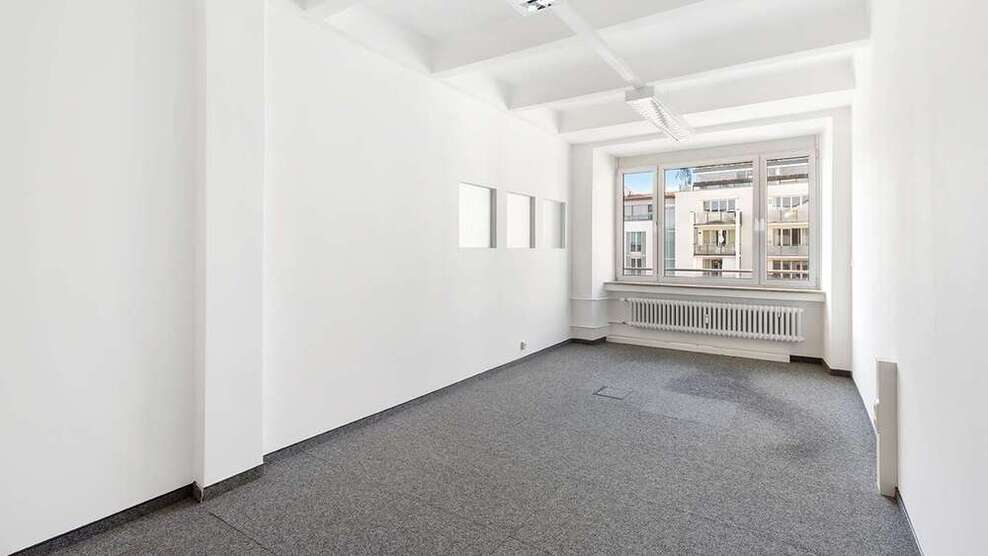 Büro in München 866 € 18 m²