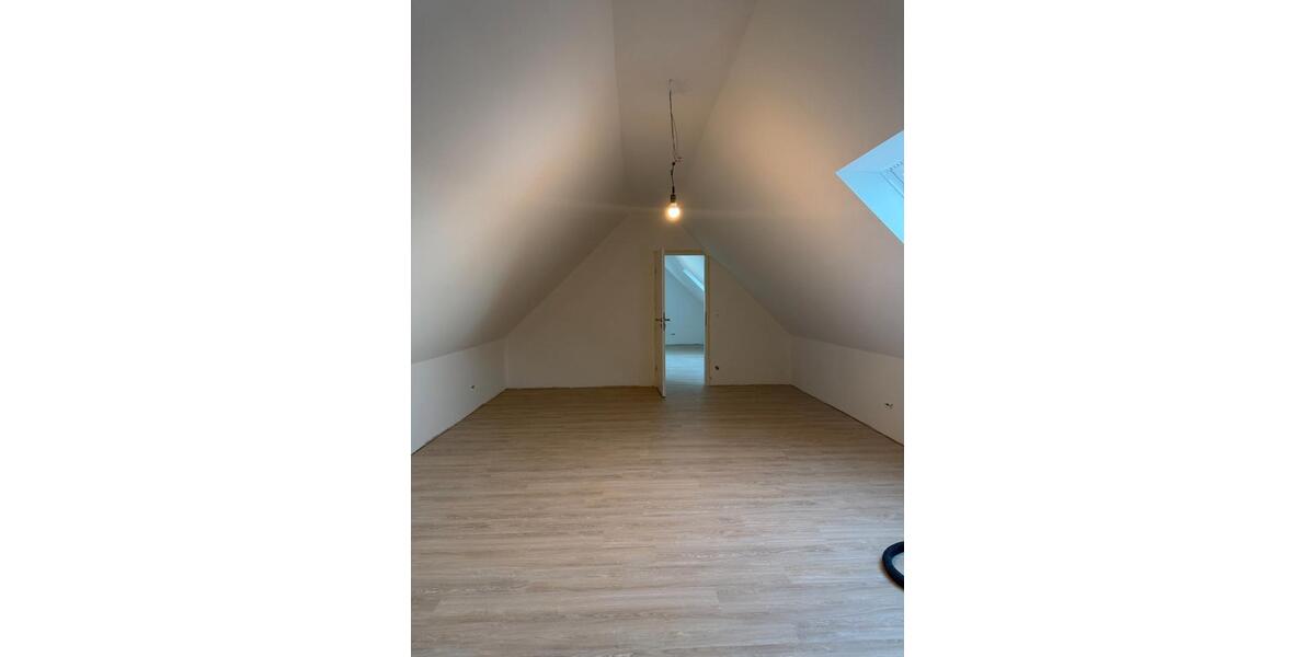 Dachgeschoßwohnung Salzhausen - 2.5 Zimmer, 90 m&sup2;, 1.000&euro; | Angebot:26623624