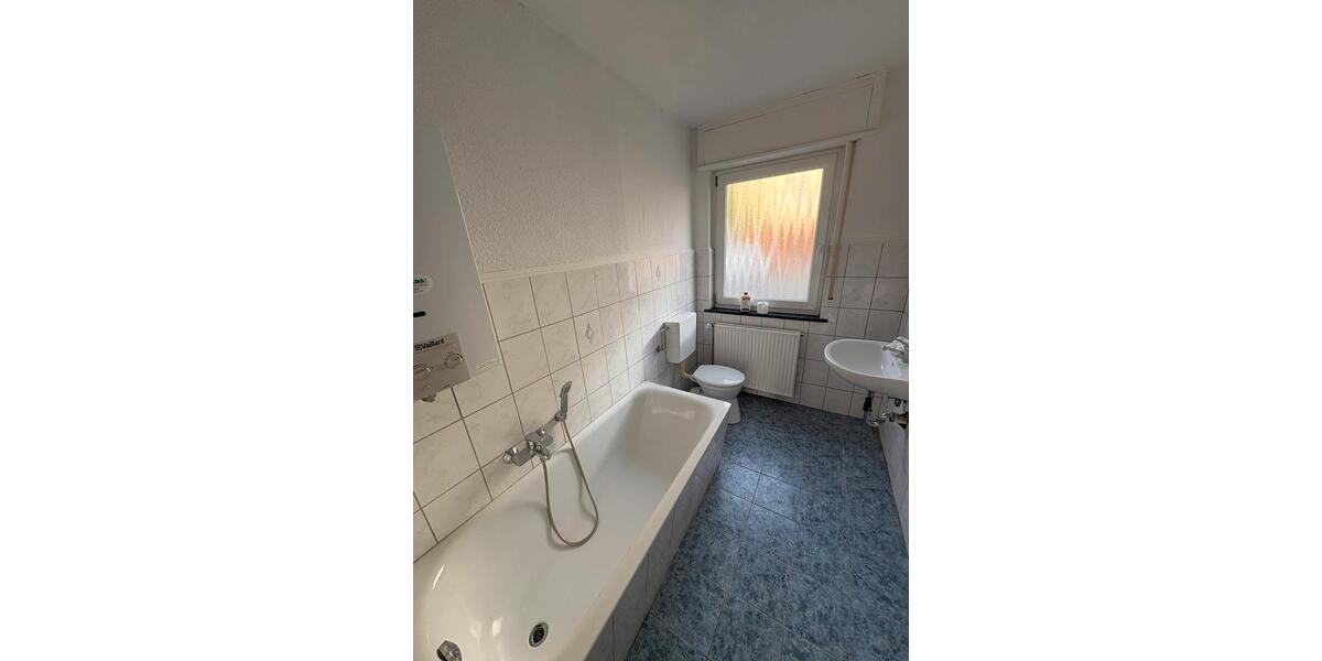 Renovierte 3-Zimmer-Wohnung, stadtnah,PKW-Platz 3 zimmer