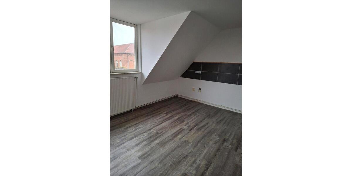 Dachgeschoßwohnung Schöningen - 2 Zimmer, 75 m&sup2;, 350&euro; | Angebot:25048151