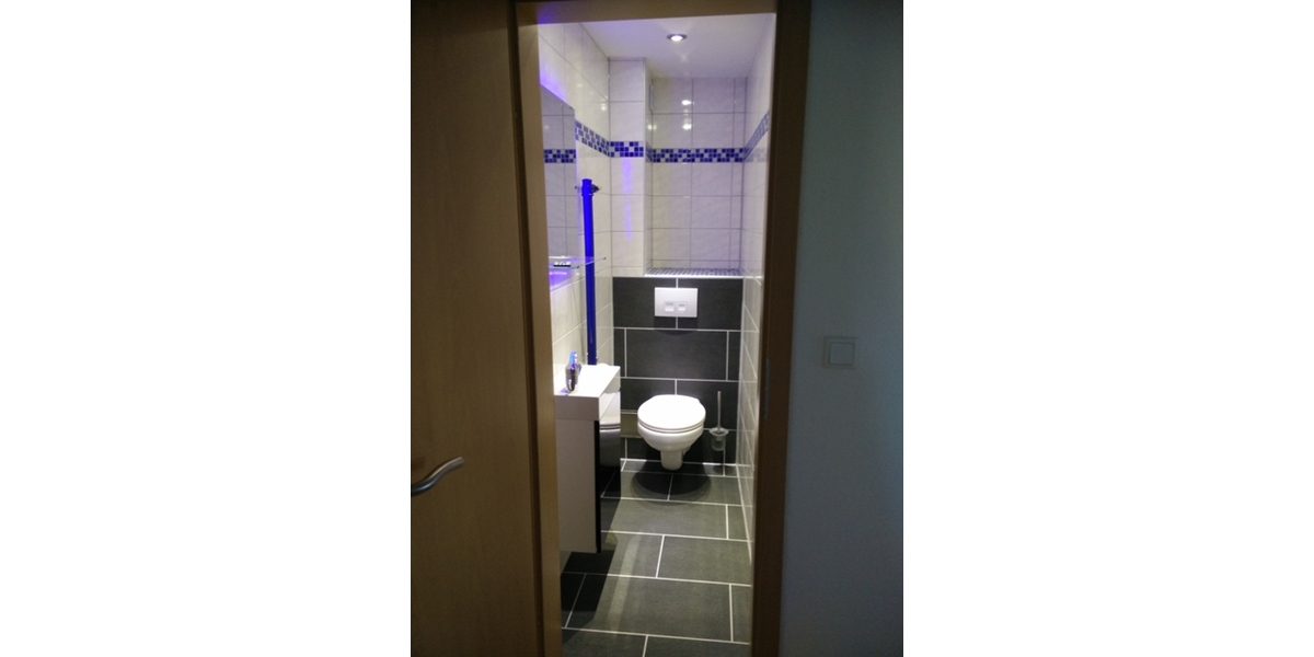 Zimmer in 4er WG Zentral Dachgeschoss WG-Zimmer 23 m² befristest / Probewohnen für 6 Monate. - Zimmer Stuttgart Gablenberg | Angebot:27077027