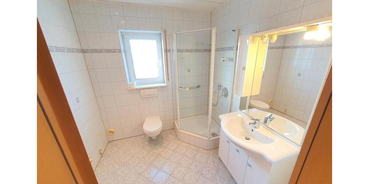 Dachgeschoßwohnung Bad Kissingen - 4 Zimmer, 122 m&sup2;, 970&euro; | Angebot:26233588