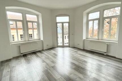 Alles was man braucht, viel Platz, Einbauküche und Balkon
