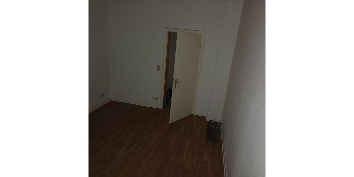 Wg Zimmer mit 2 Mitbewohner 1 zimmer