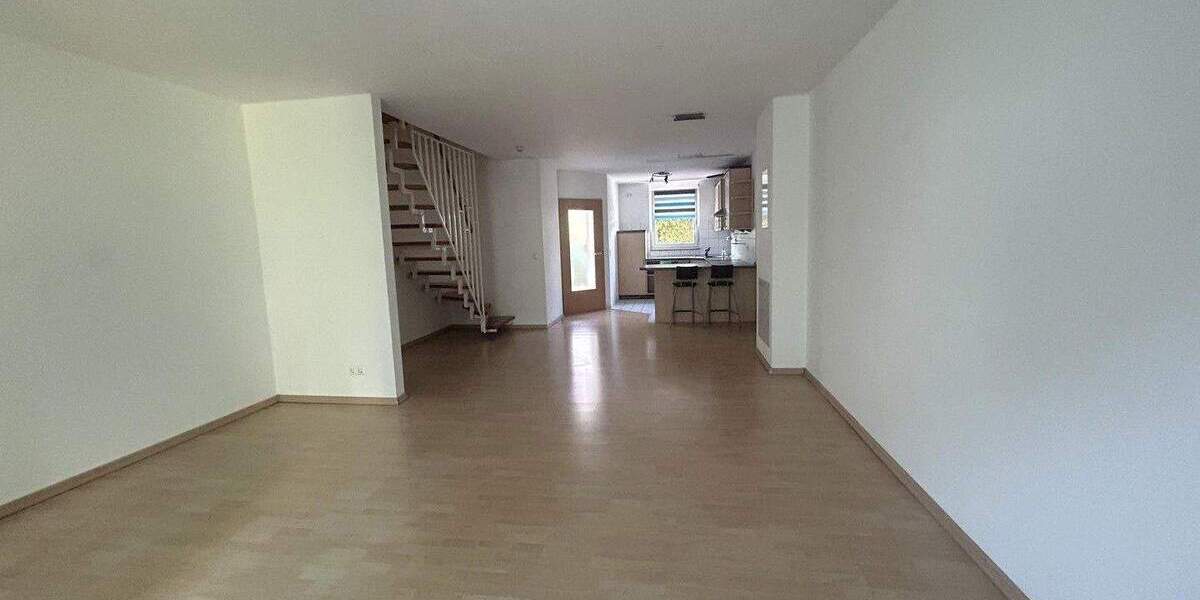 Reihenmittelhaus Kaiserslautern Innenstadt - 5 Zimmer, 141 m&sup2;, 1.600&euro; | Angebot:24836225