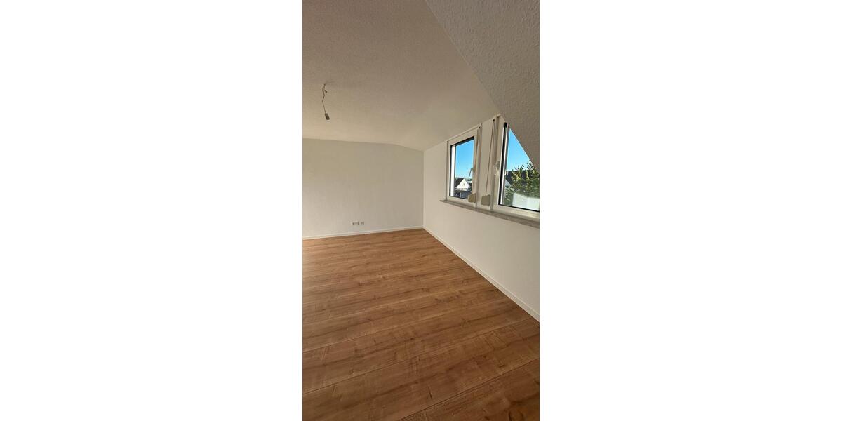 Dachgeschoßwohnung Eltville am Rhein Erbach - 3 Zimmer, 90 m&sup2;, 1.150&euro; | Angebot:26554702