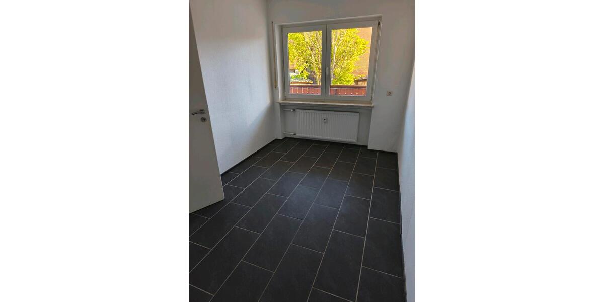 Etagenwohnung Bischofsheim in der Rhön - 3 Zimmer, 83 m&sup2;, 679&euro; | Angebot:26378745