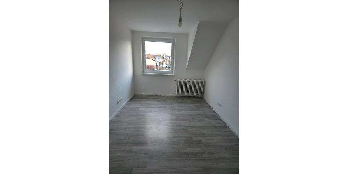 Dachgeschoßwohnung Bayreuth City - 3 Zimmer, 73 m&sup2;, 1.100&euro; | Angebot:25537221