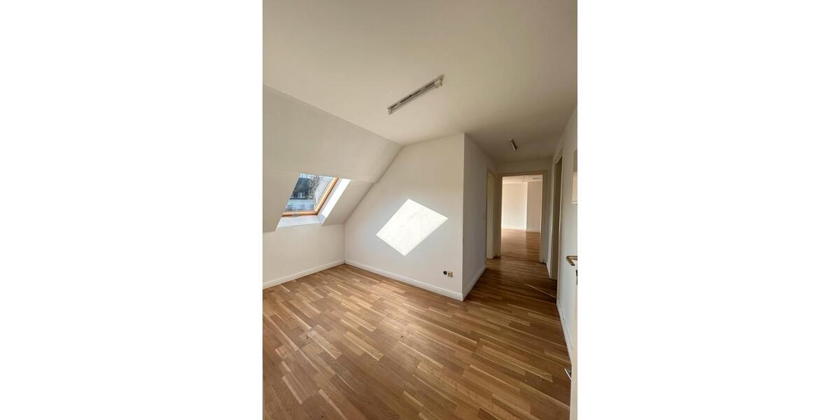 Dachgeschoßwohnung Krefeld - 2 Zimmer, 80 m&sup2;, 700&euro; | Angebot:25107328