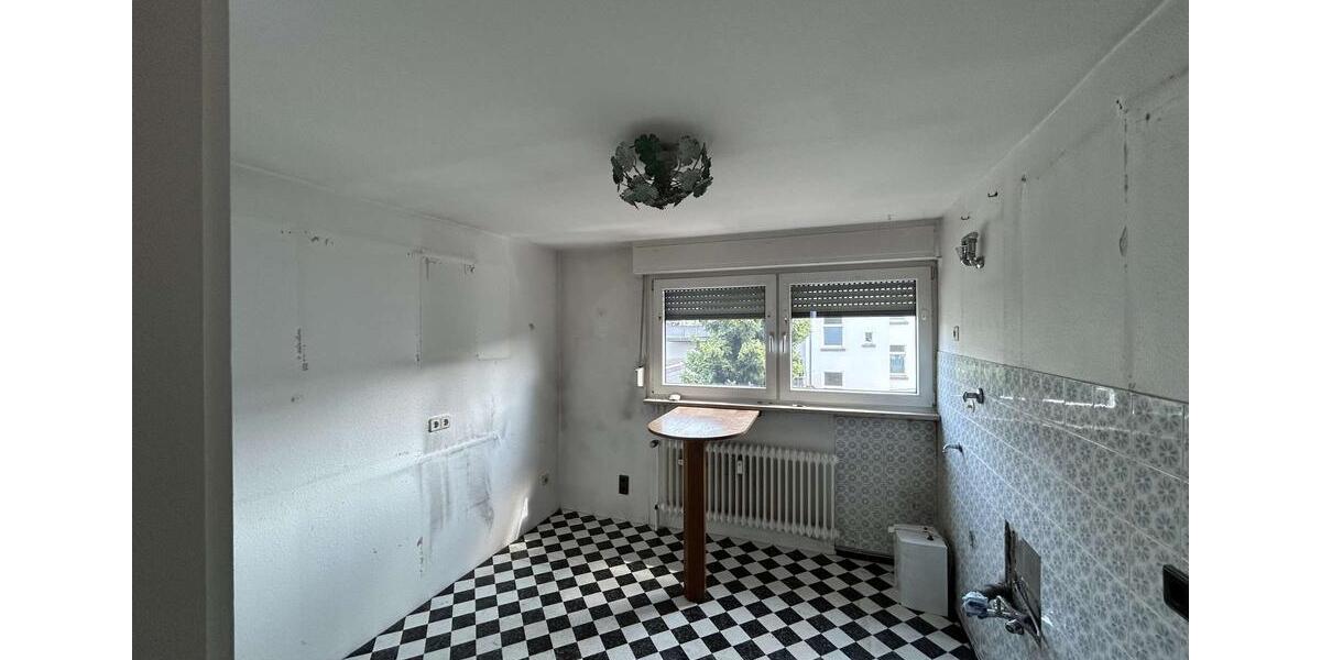 Schöne Dachgeschosswohnung in Stadtnähe 2 zimmer