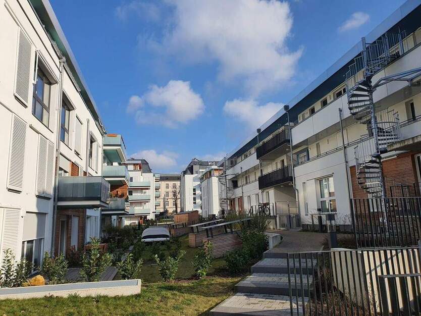 Moderne und großzügige 2-Raum-Wohnung mit Balkon in zweiter Reihe sucht Sie als neuen Mieter ! 2 zimmer