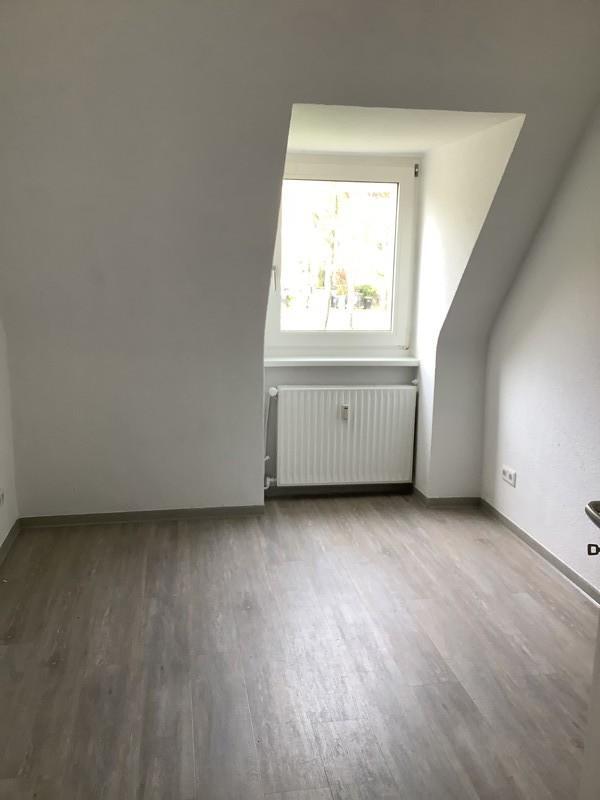 Kleine 3-Zi.-Whg. mit neuem Bad und neuem Boden in Nonnenbruch, ab August! zimmer