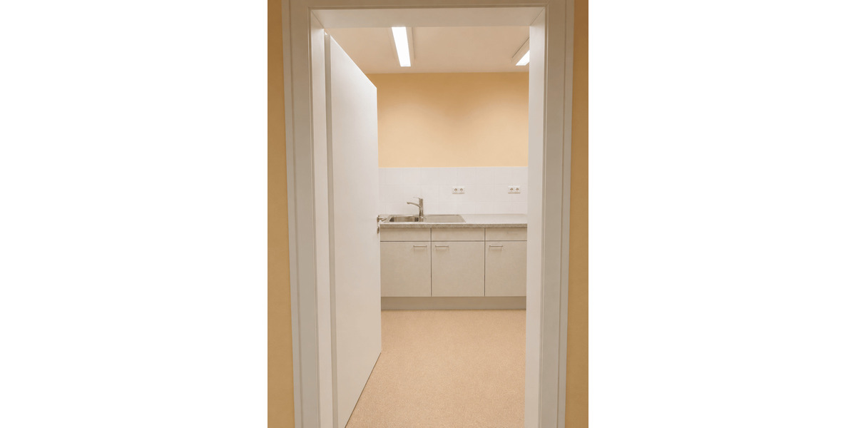 Gewerbeobjekt Bad Langensalza Ufhoven - 9 Zimmer, 133 m&sup2;, 1.200&euro; | Angebot:26657173