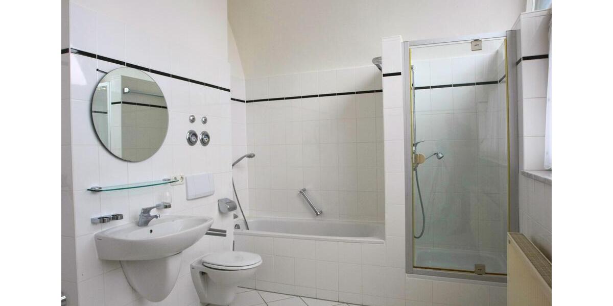 Dachgeschoßwohnung Feldafing - 3.5 Zimmer, 116 m&sup2;, 1.965&euro; | Angebot:26034001