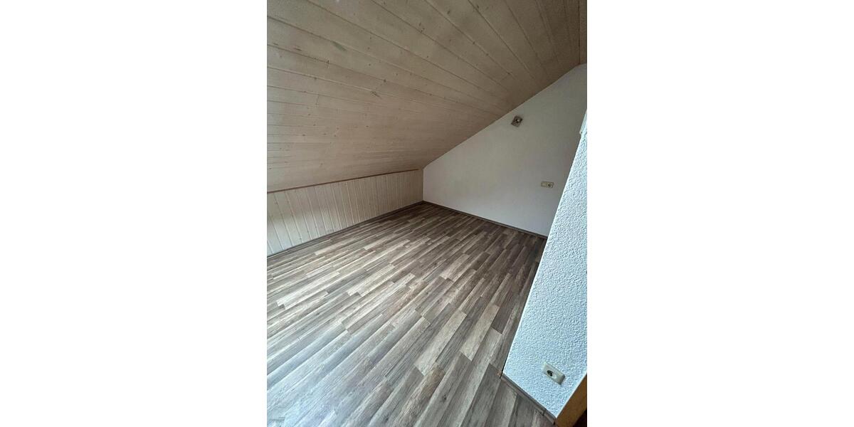 Dachgeschoßwohnung Albstadt - 1 Zimmer, 35 m&sup2;, 420&euro; | Angebot:26704429