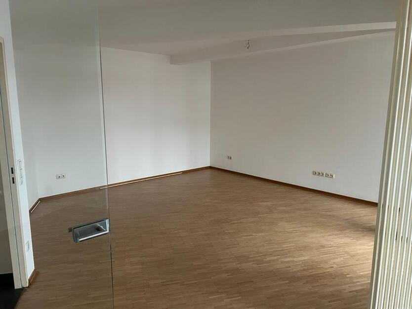 3-Zimmer Wohnung in zentraler Lage - WG geeignet