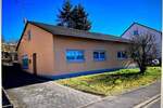Doppelhaushälfte - Charmanter 3-ZKB-Bungalow mit Gartenanteil in ruhiger Lage von Gillenfeld