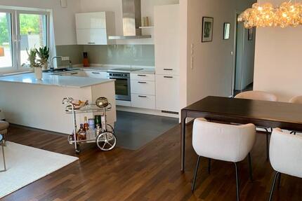 Exklusive möblierte 3-Zimmer-Wohnung mit Balkon & Stellplatz zimmer