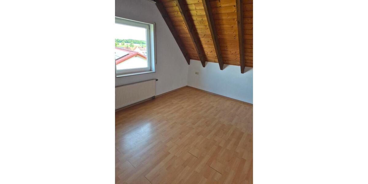 Etagenwohnung Wallhausen - 3 Zimmer, 105 m&sup2;, 770&euro; | Angebot:26483141