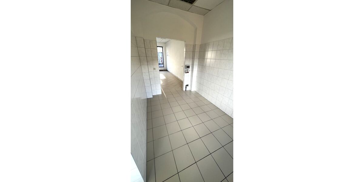 Laden oder BüroVersicherung - Attraktives LadengeschäftBüro in guter Lage zu vermieten! - Gewerbeobjekt Geringswalde | Angebot:10091719