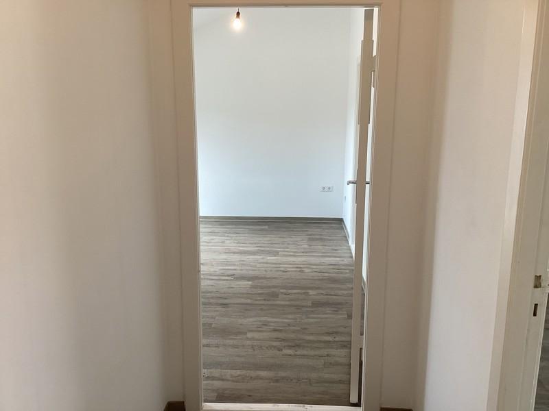 Kleine niedliche 2,5 Zimmer Dachgeschoss Wohnung zu sofort!