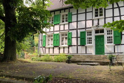 Lichtdurchflutete Wohnung im Grünen