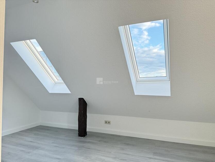 Schönes Wohnen in der City - geräumige 2,5 Zimmer + Galerie mit Ausblick über die Dächer der Stadt zimmer