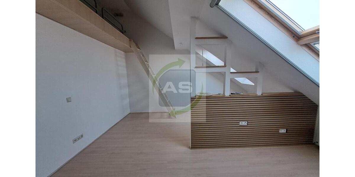 Dachgeschoßwohnung Zwickau - 3 Zimmer, 101 m&sup2;, 749&euro; | Angebot:26004595