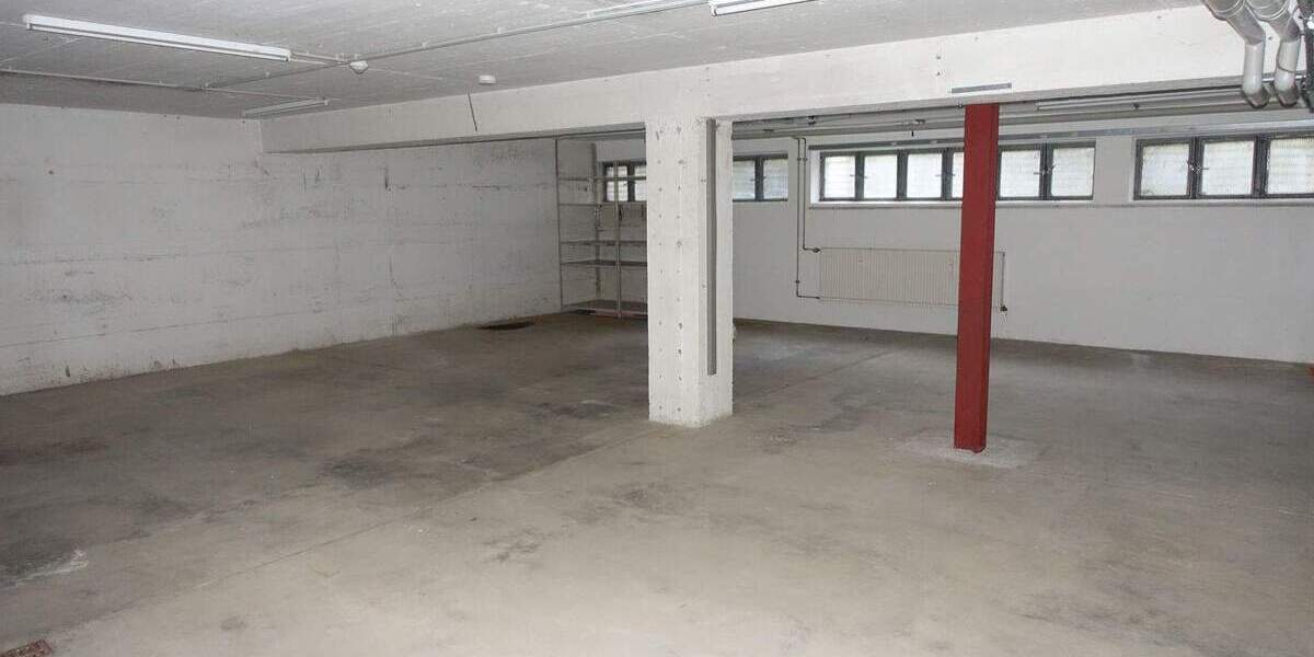 großzügige Büro- und Lagerräume mit 3 WC zimmer