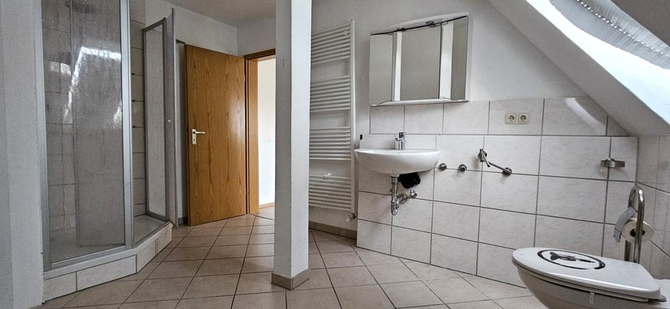 Dachgeschoßwohnung Hille - 6 Zimmer, 155 m&sup2;, 1.100&euro; | Angebot:24787035