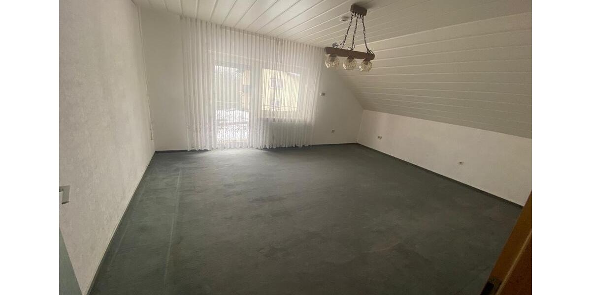 Dachgeschoßwohnung Butzbach - 3 Zimmer, 85 m&sup2;, 900&euro; | Angebot:24688057
