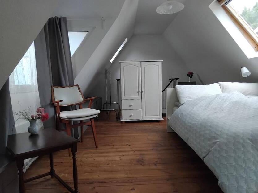 Balkon-Zimmer WG Zimmer frei 2er WG Wohnung ZOB Nähe