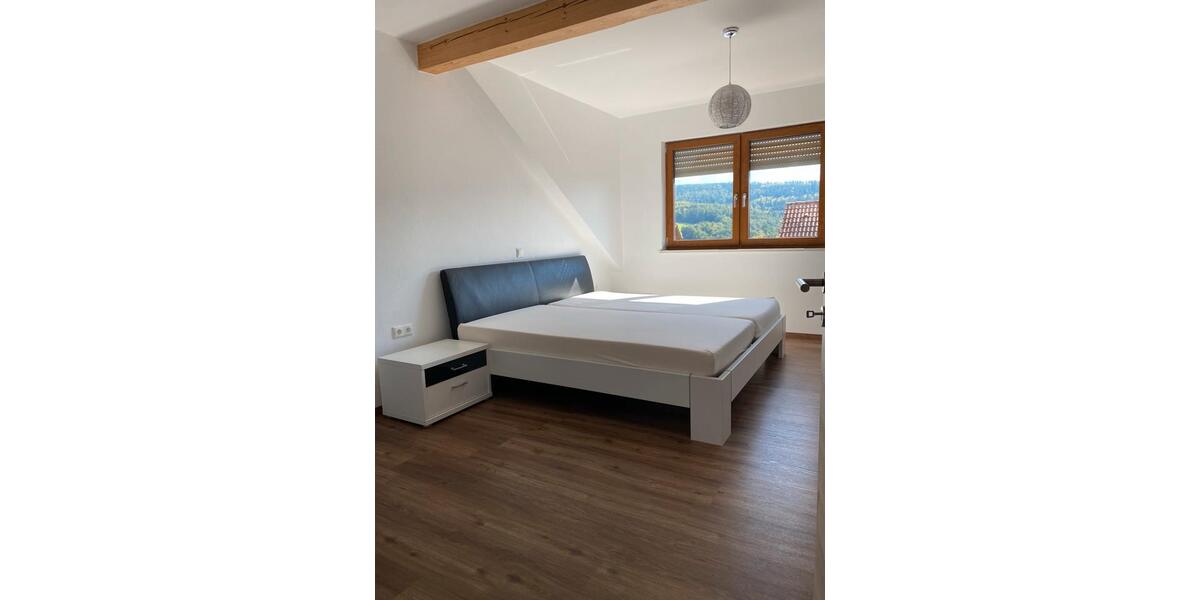 Dachgeschoßwohnung Freudenberg - 3 Zimmer, 120 m&sup2;, 960&euro; | Angebot:25641012