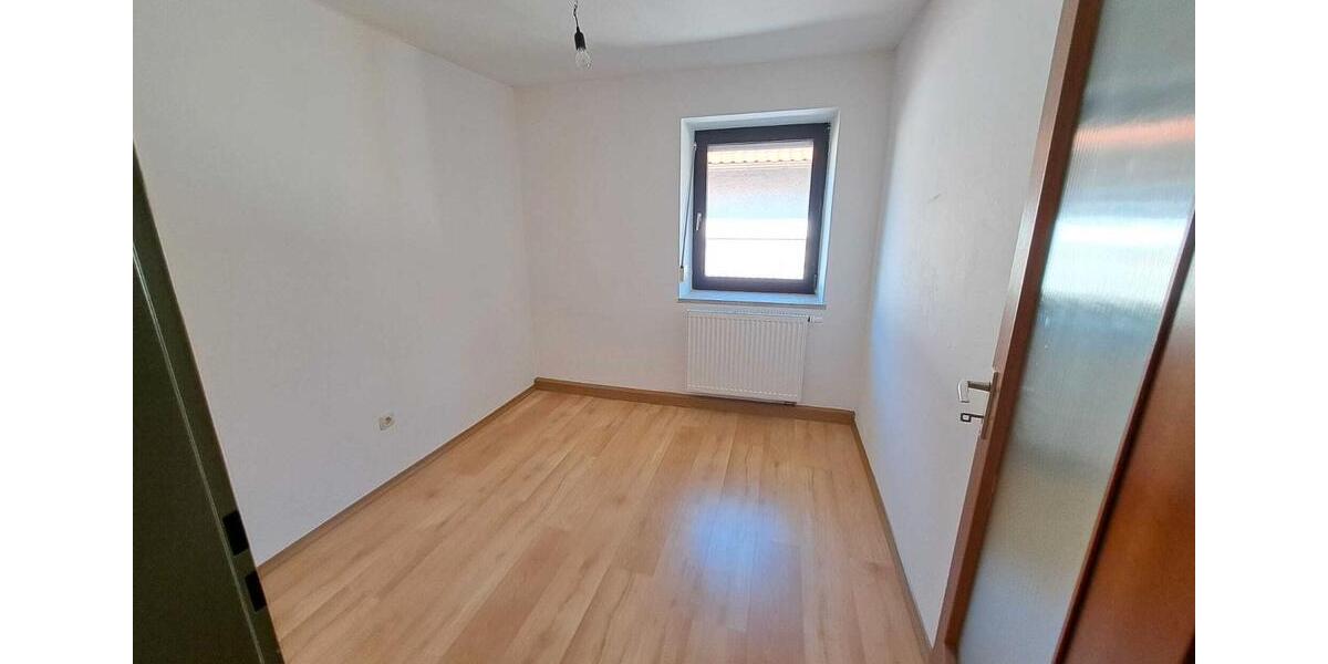 Etagenwohnung Tann - 4 Zimmer, 85 m&sup2;, 750&euro; | Angebot:26337392