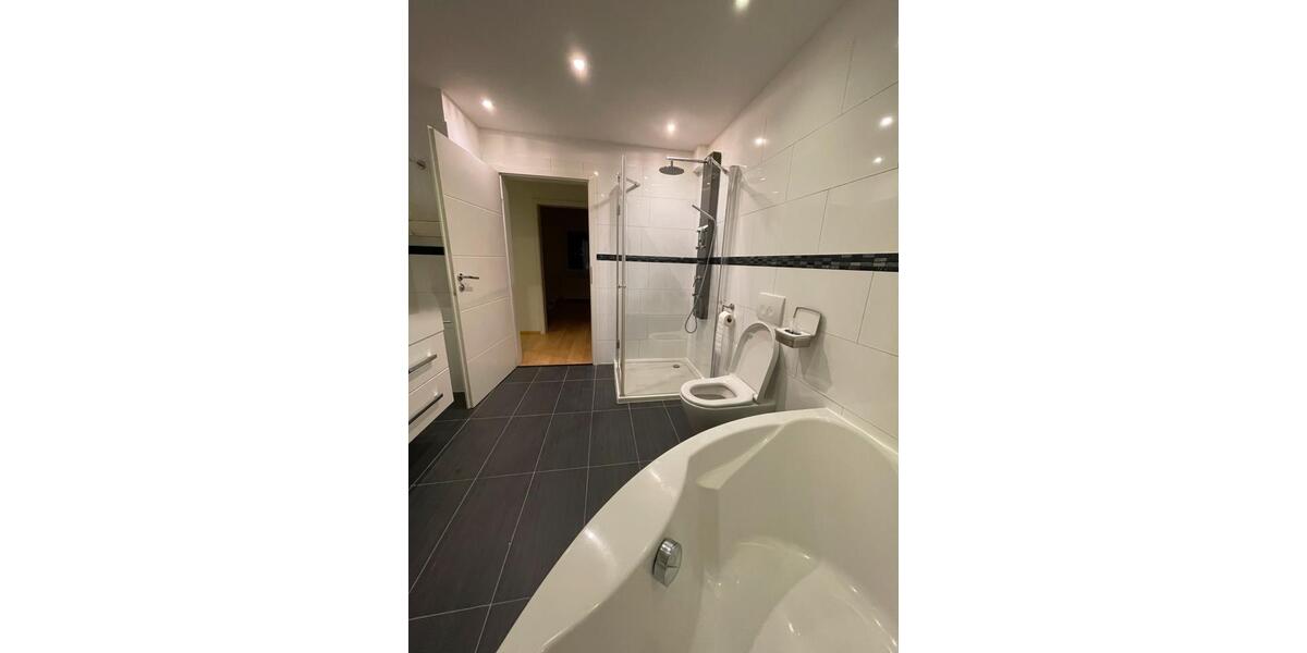 Einfamilienhaus mit Dachterrasse, Garage & Garten – 130 m², 5 Zi. 5 zimmer