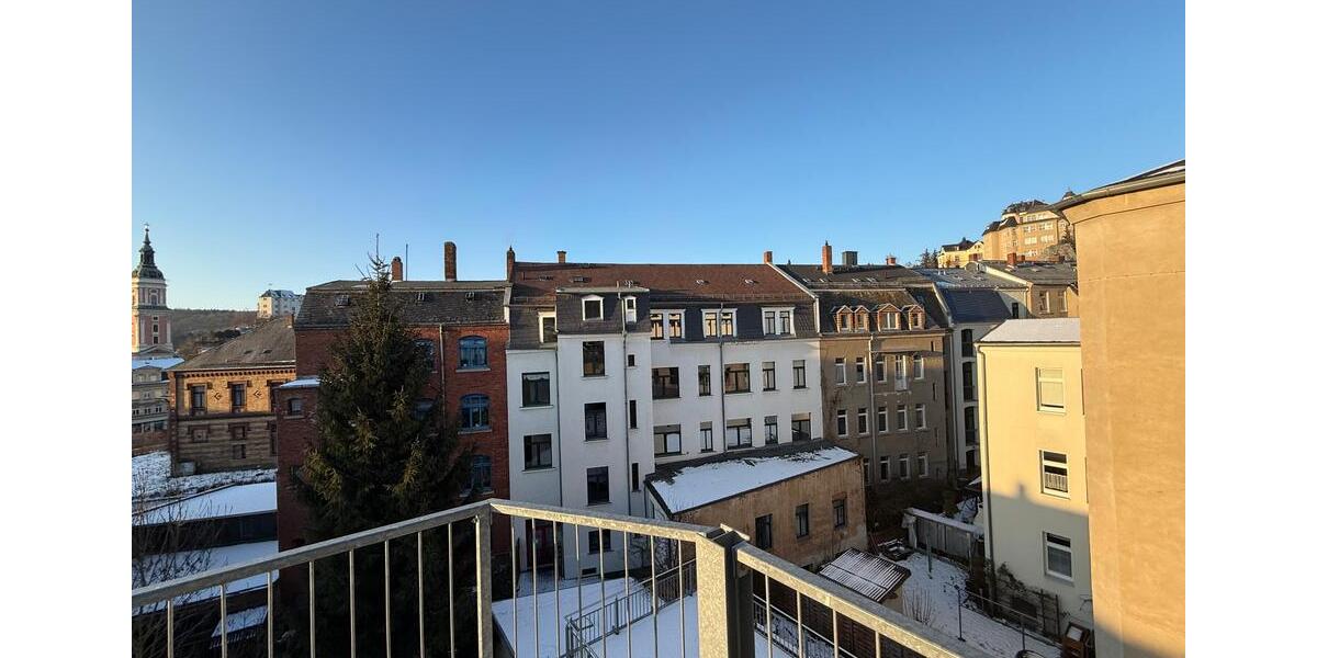 Wunderschöne 4-Raum-DG-Wohnung mit Balkon in Greiz direkt im Stadtzentrum 4 zimmer
