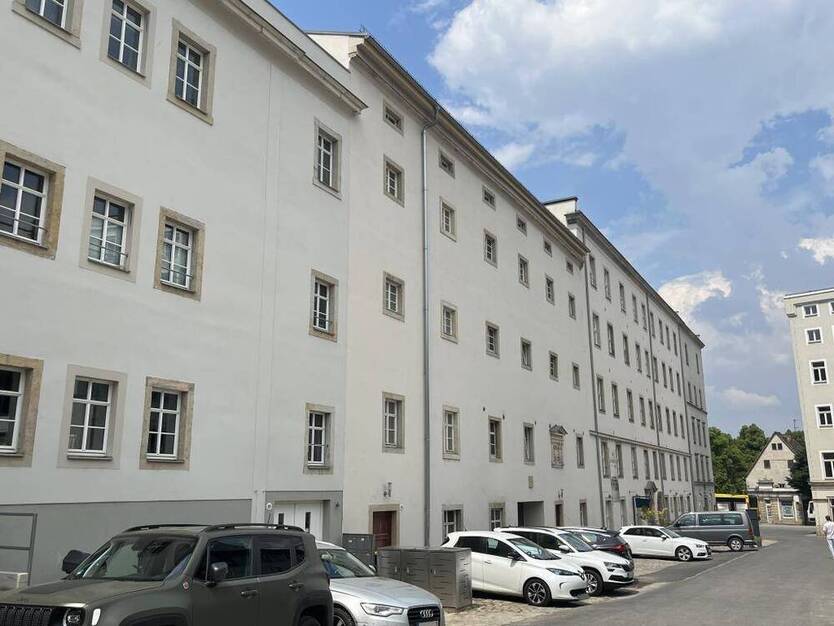 Helle, großzügige und trockene Lagerfläche über das gesamte Dachgeschoss!