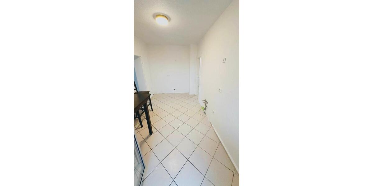 Etagenwohnung Halle - 3 Zimmer, 77 m&sup2;, 650&euro; | Angebot:26032971